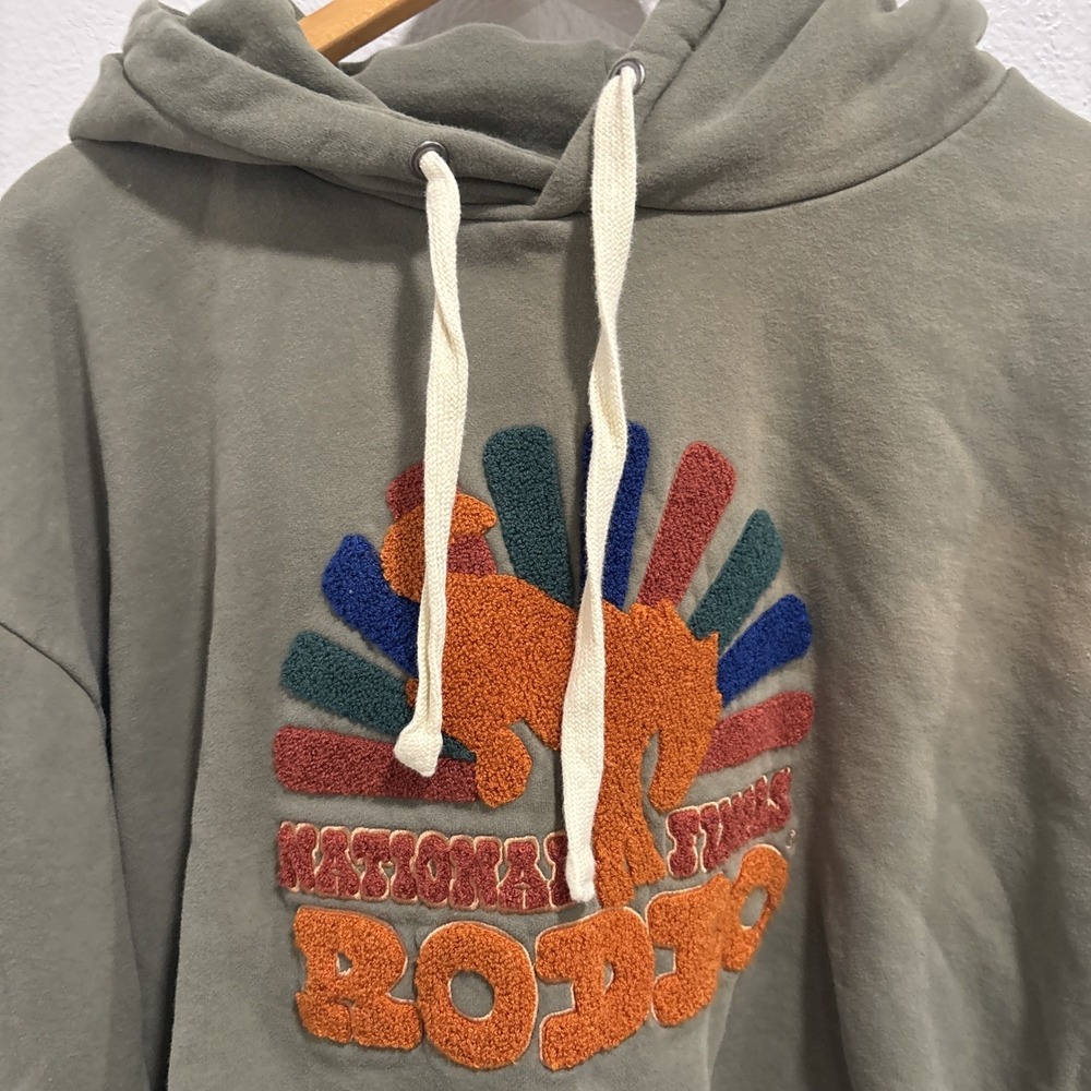 National Finals Rodeo Women's NFR Cut Off Sweatshirt Sz M Horse DAMAGE READ - Picture 3 of 13